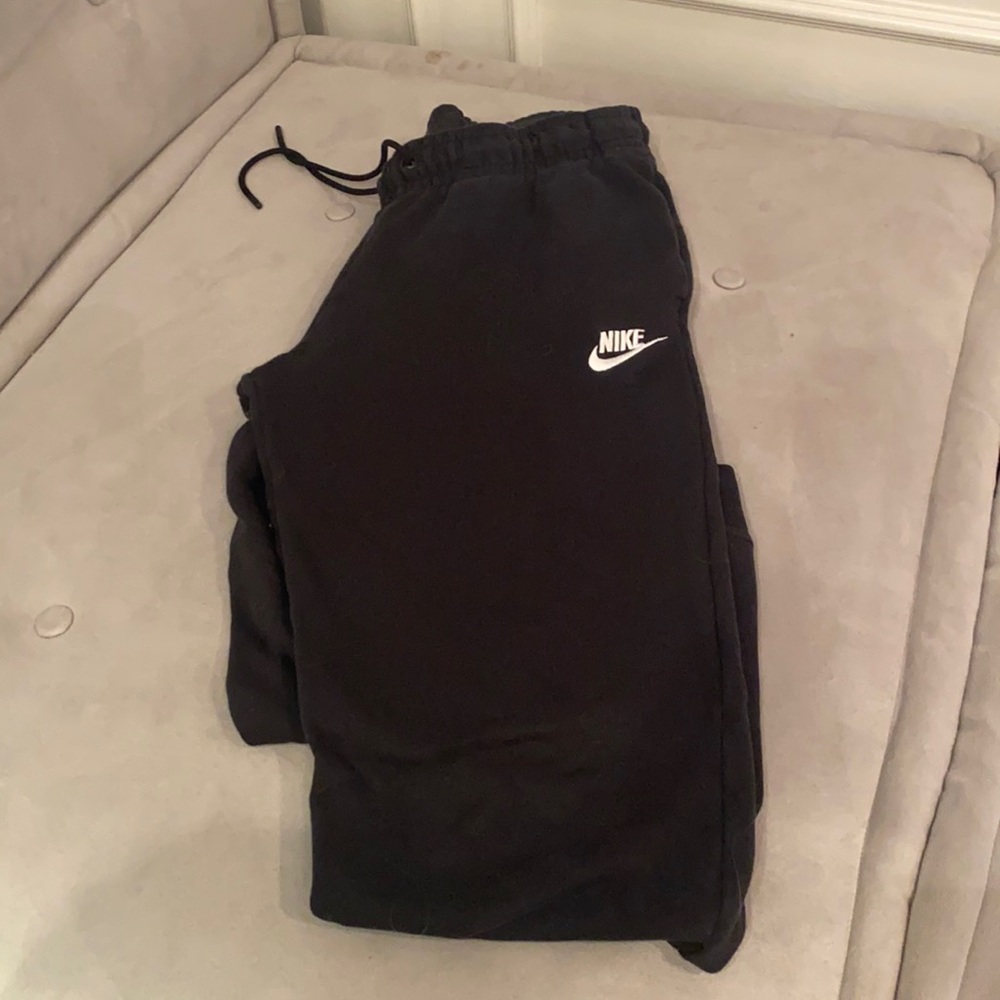 Women’s nike sweatpants mint condition size: S🖤